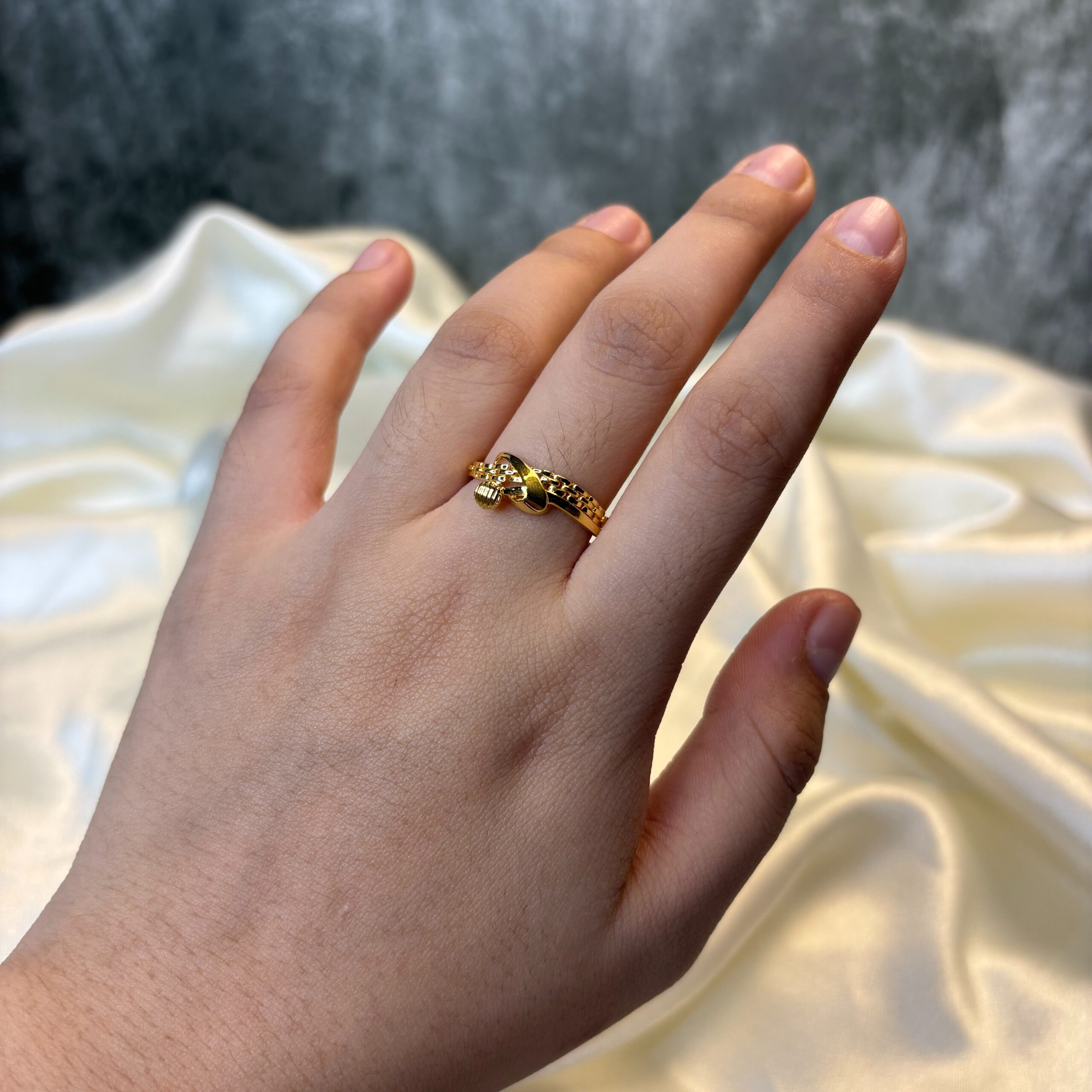 LADIES RING ( 18KT GOLD)