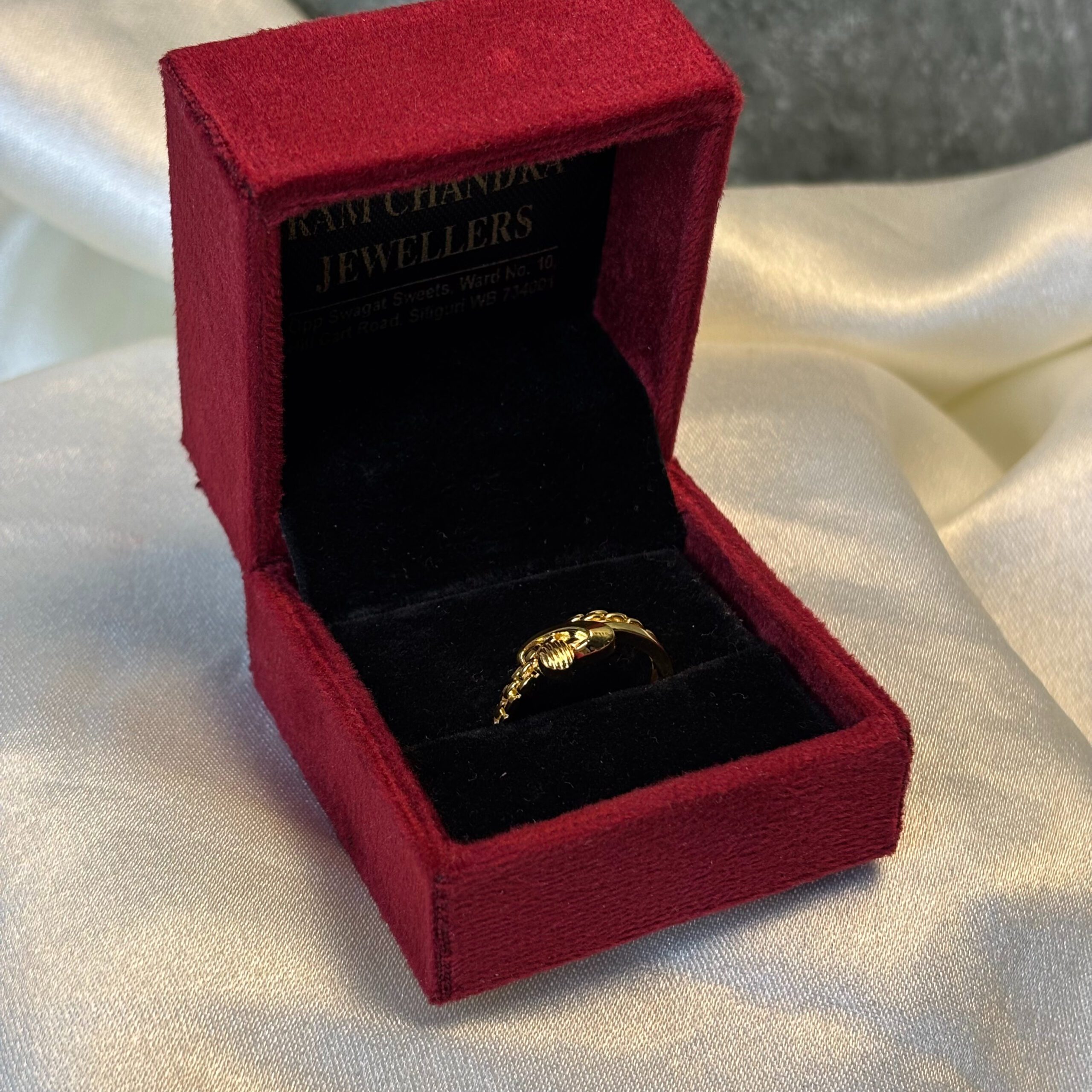 LADIES RING ( 18KT GOLD)