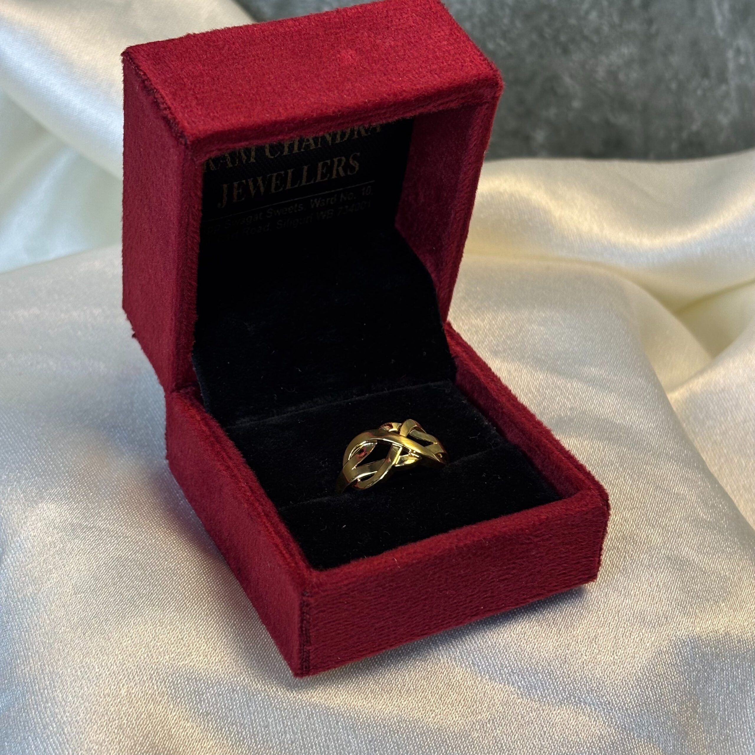 LADIES RING ( 18KT GOLD)