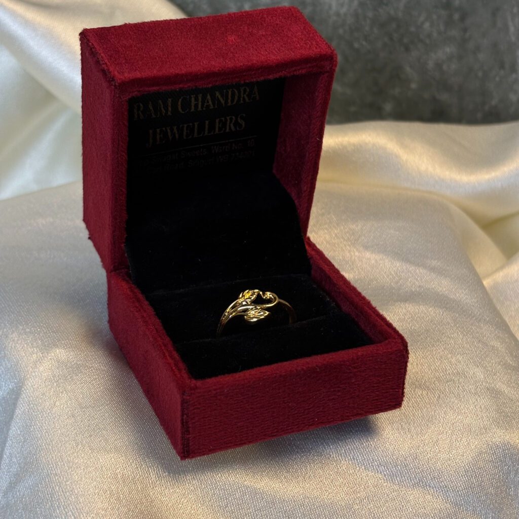 LADIES RING ( 18KT GOLD) - Image 2