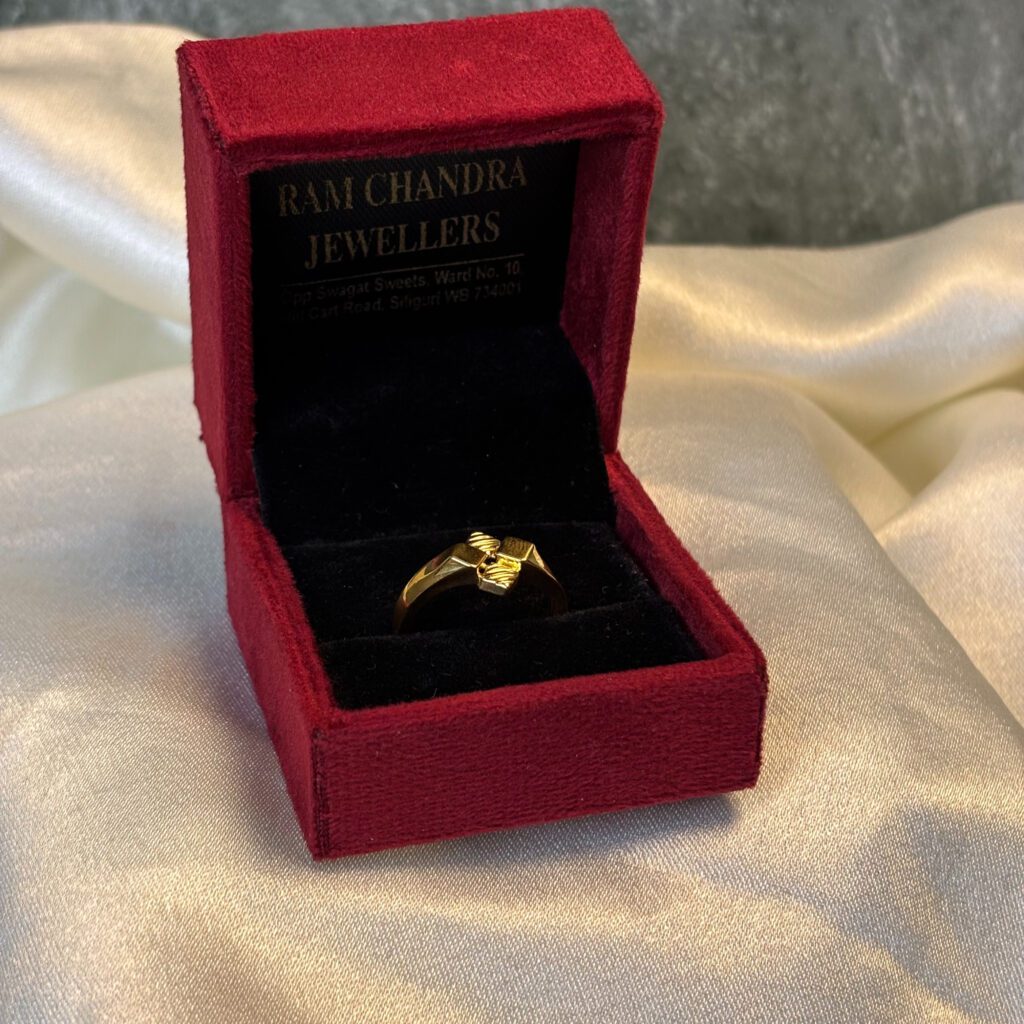 LADIES RING ( 18KT GOLD) - Image 2