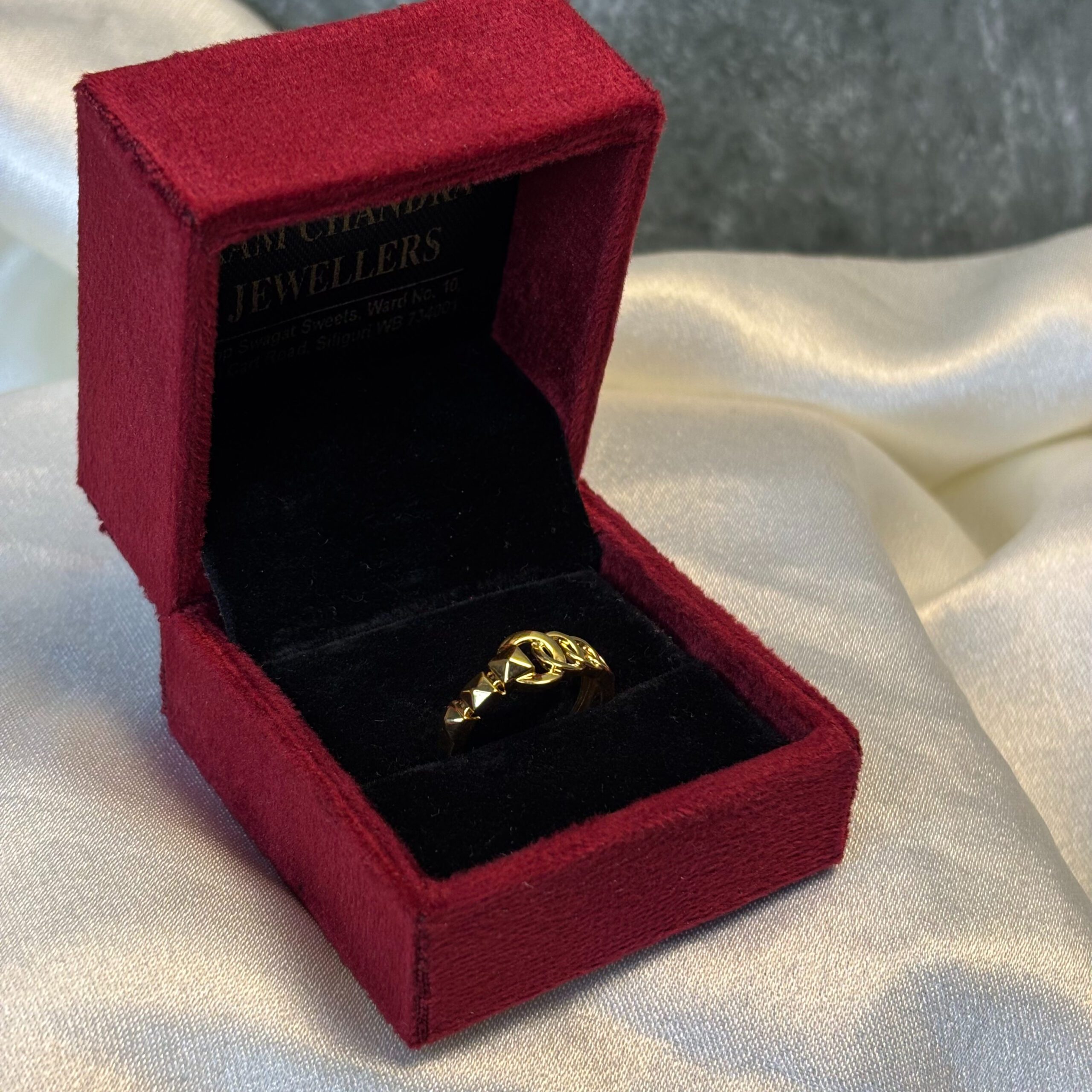 LADIES RING ( 18KT GOLD)