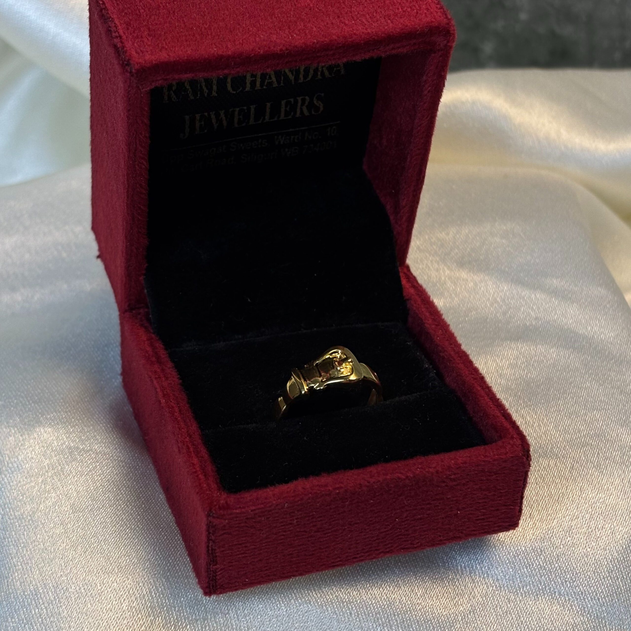 LADIES RING ( 18KT GOLD)