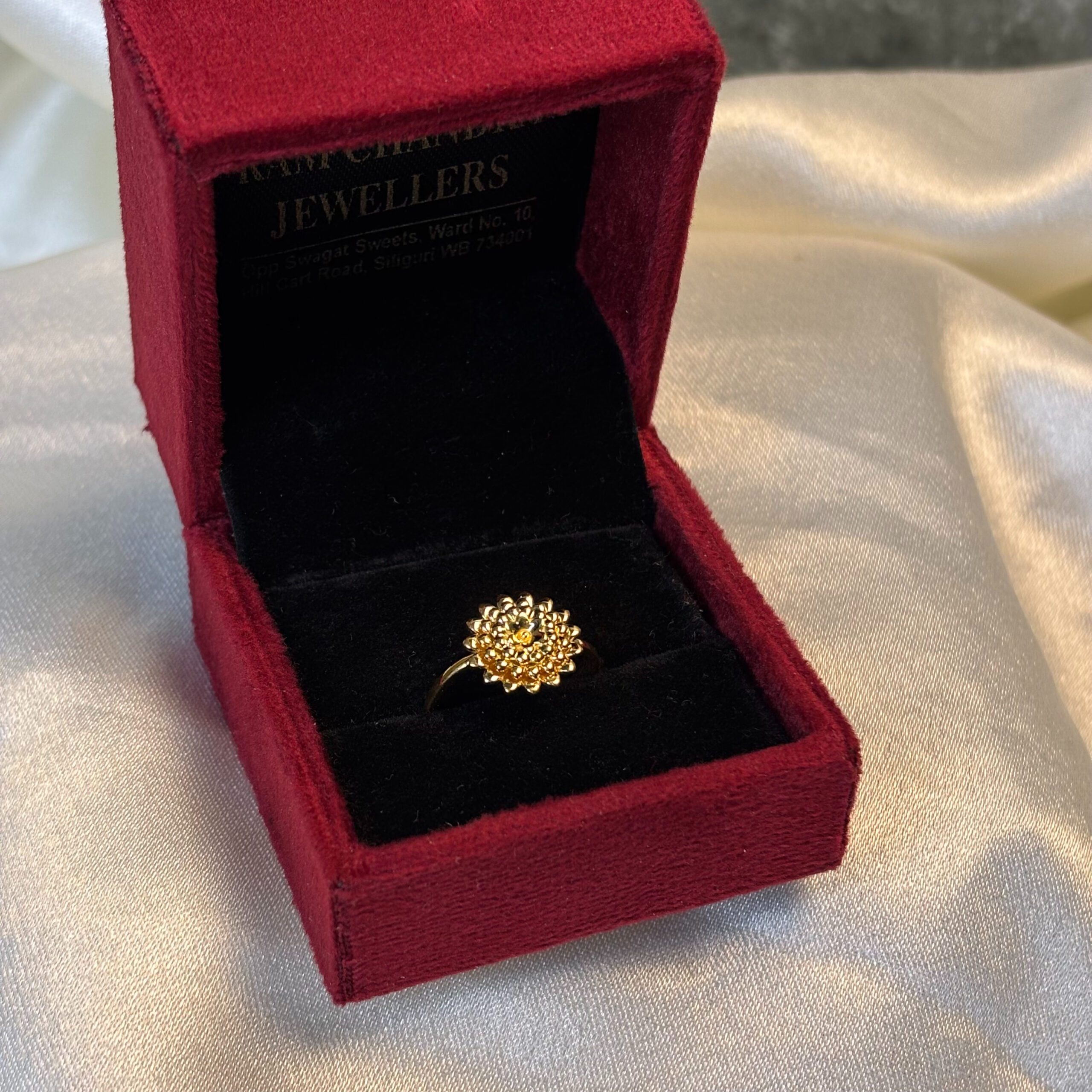 LADIES RING ( 18KT GOLD)