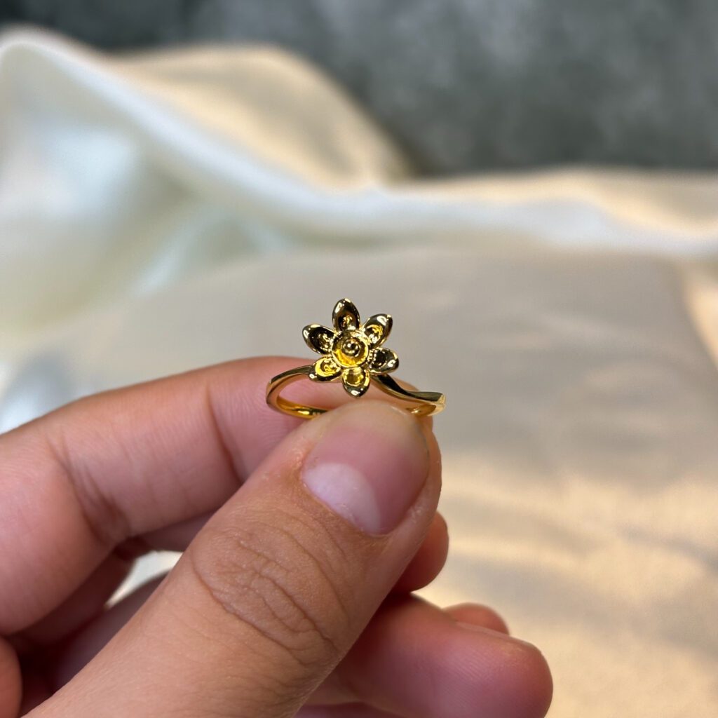 LADIES RING ( 18KT GOLD) - Image 3