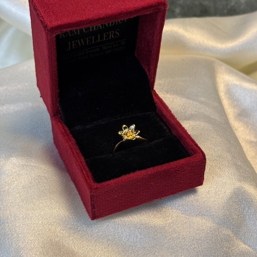 LADIES RING ( 18KT GOLD) - Image 2
