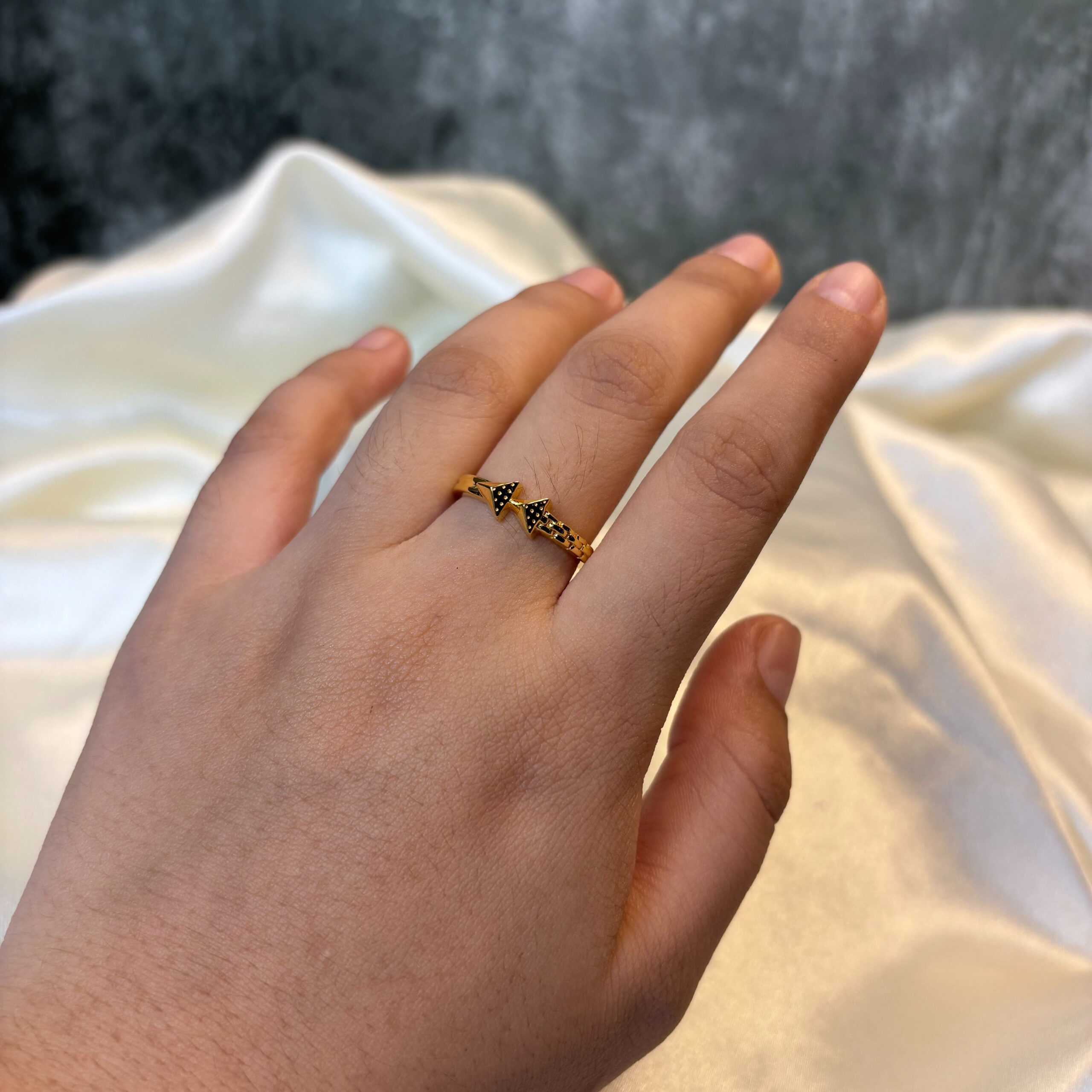 LADIES RING ( 18KT GOLD)