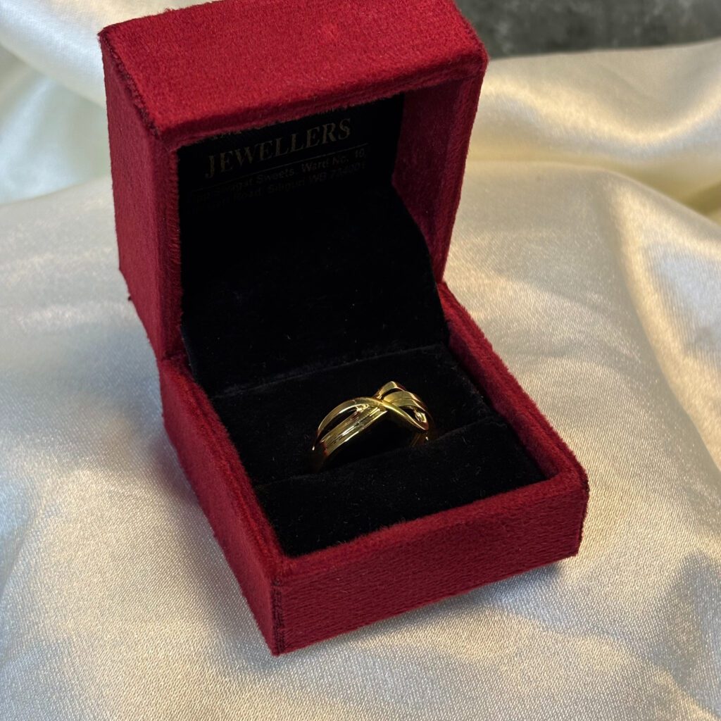 LADIES RING ( 18KT GOLD) - Image 2