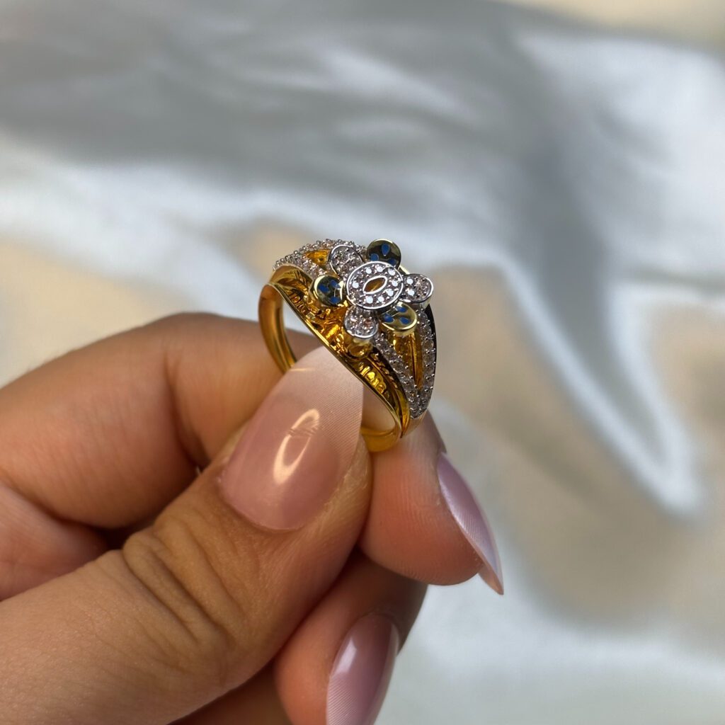 LADIES RING ( 18KT GOLD) - Image 3