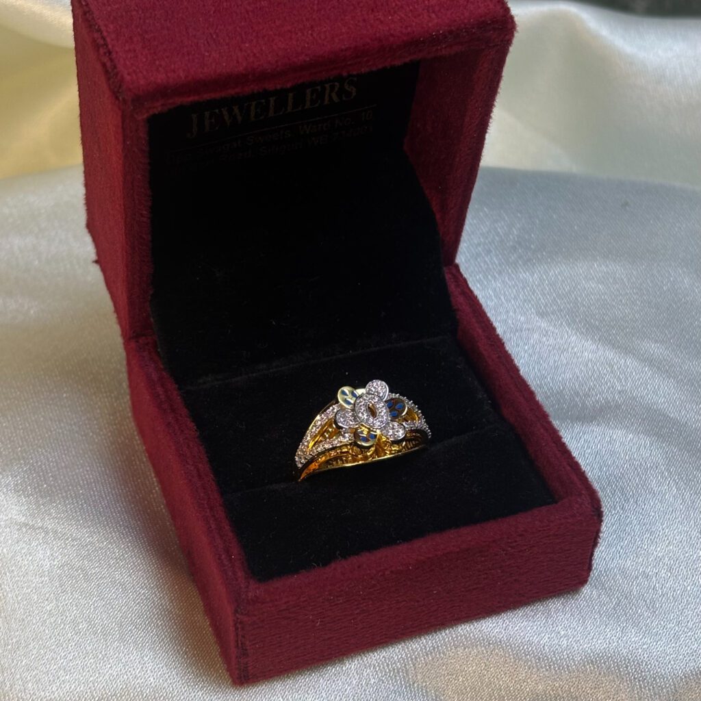 LADIES RING ( 18KT GOLD) - Image 2