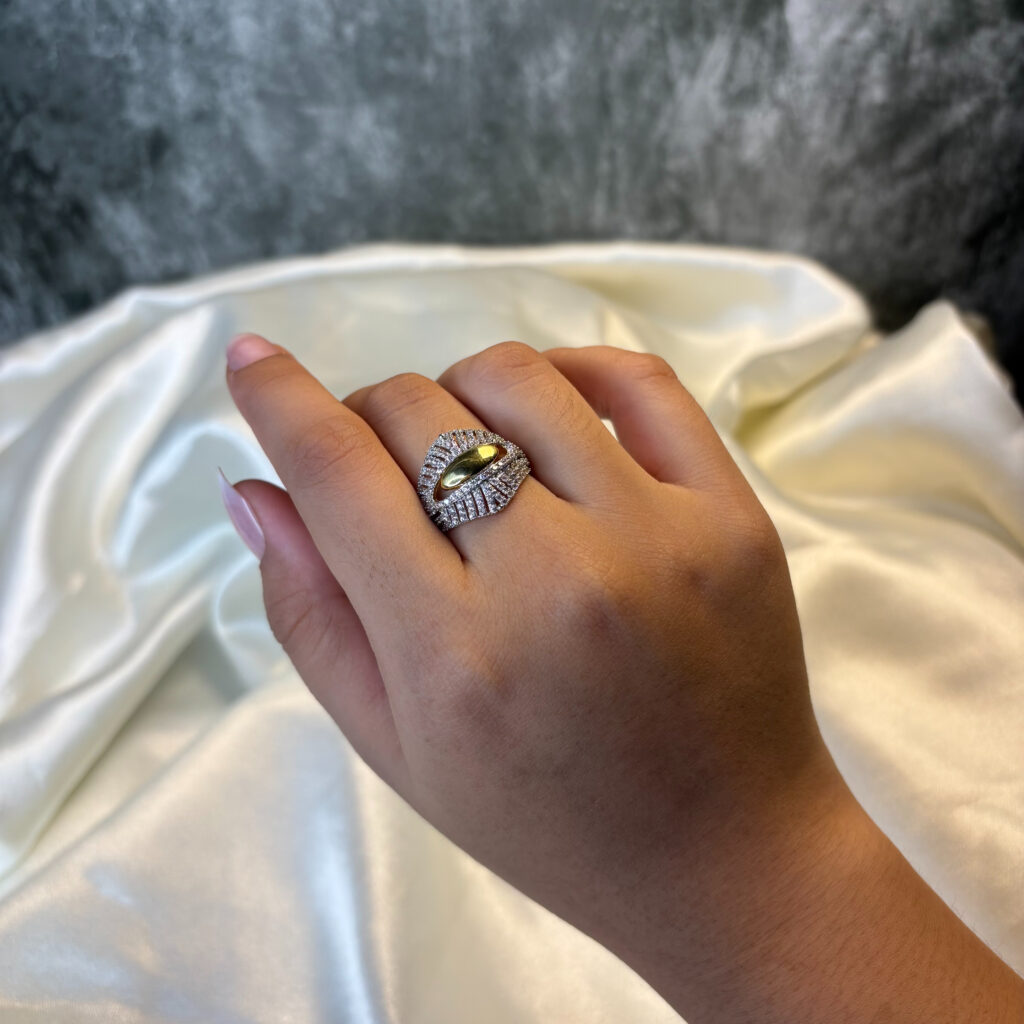 LADIES RING ( 18KT GOLD)