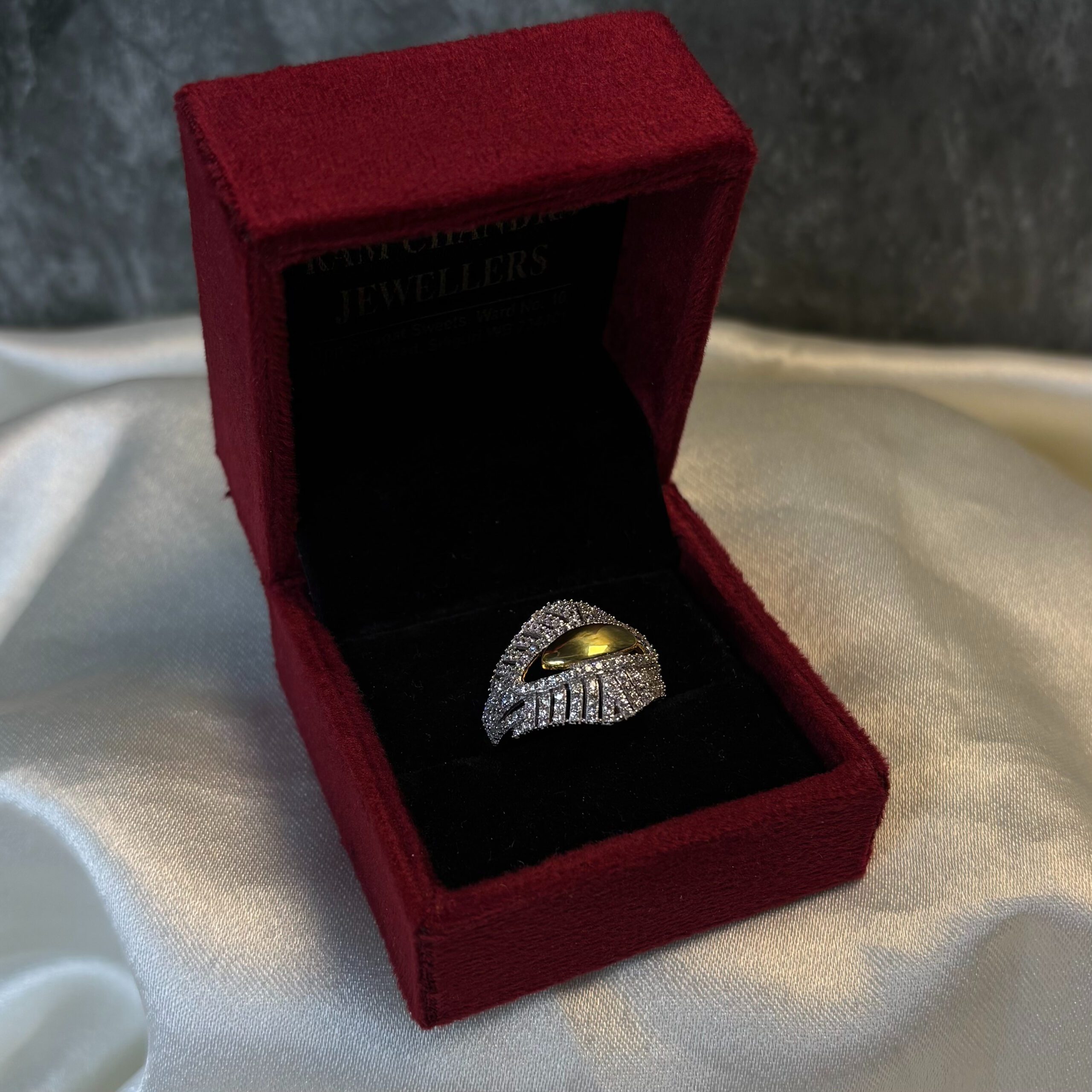 LADIES RING ( 18KT GOLD)