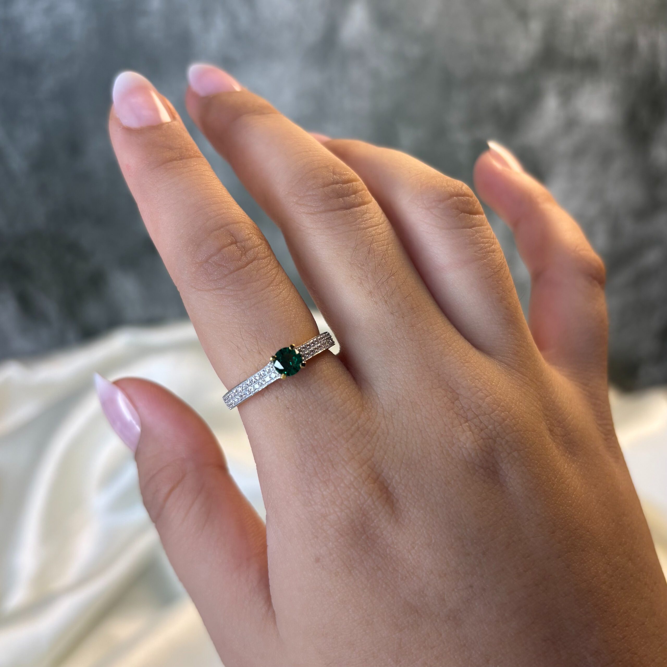 LADIES RING ( 18KT GOLD)