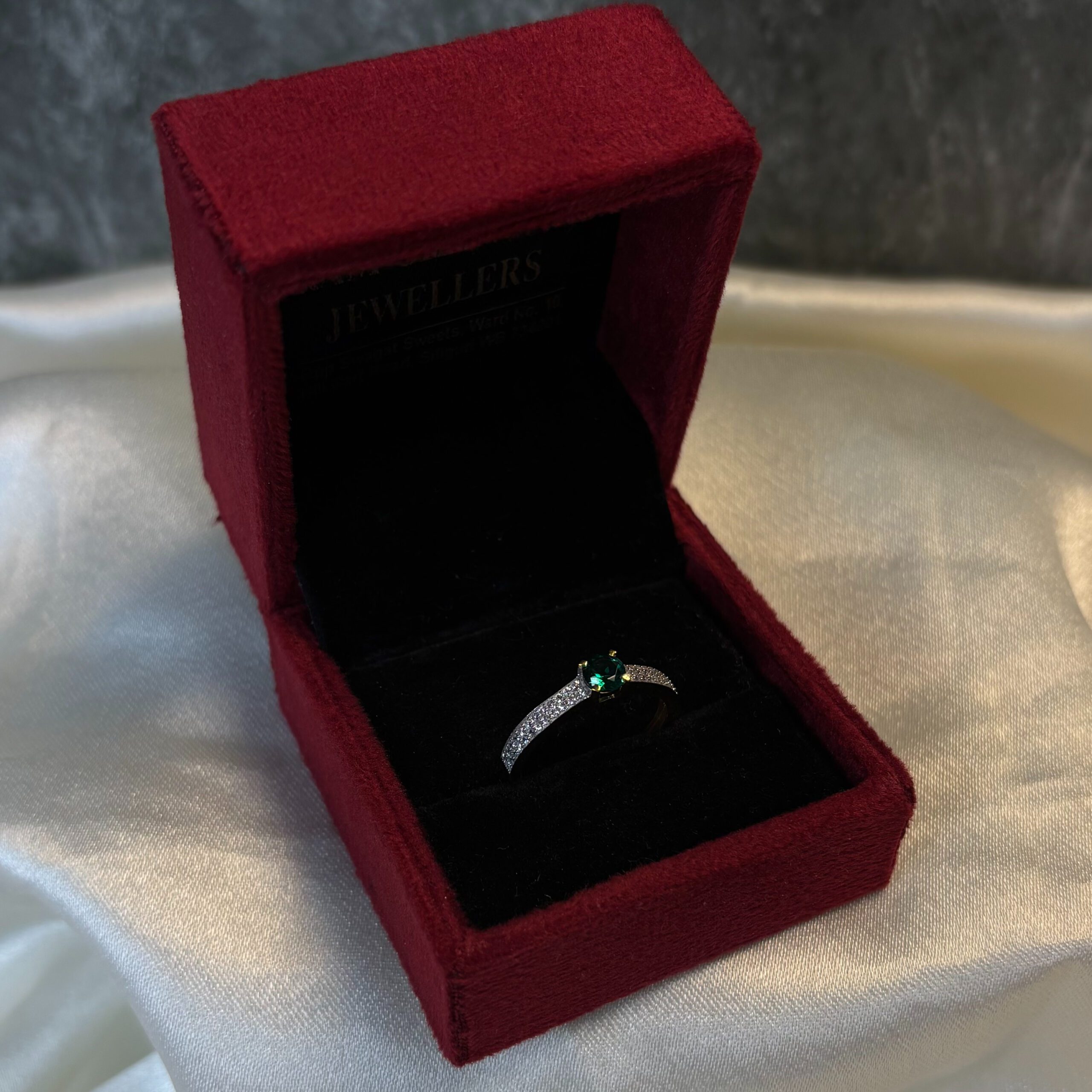 LADIES RING ( 18KT GOLD)