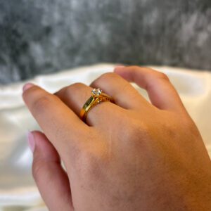 LADIES RING ( 18KT GOLD)