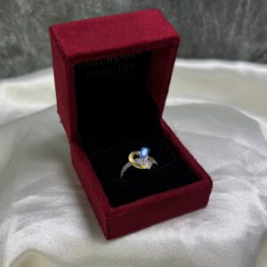 LADIES RING ( 18KT GOLD)