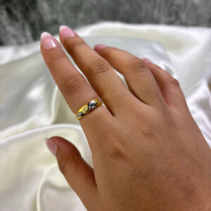 LADIES RING ( 18KT GOLD)