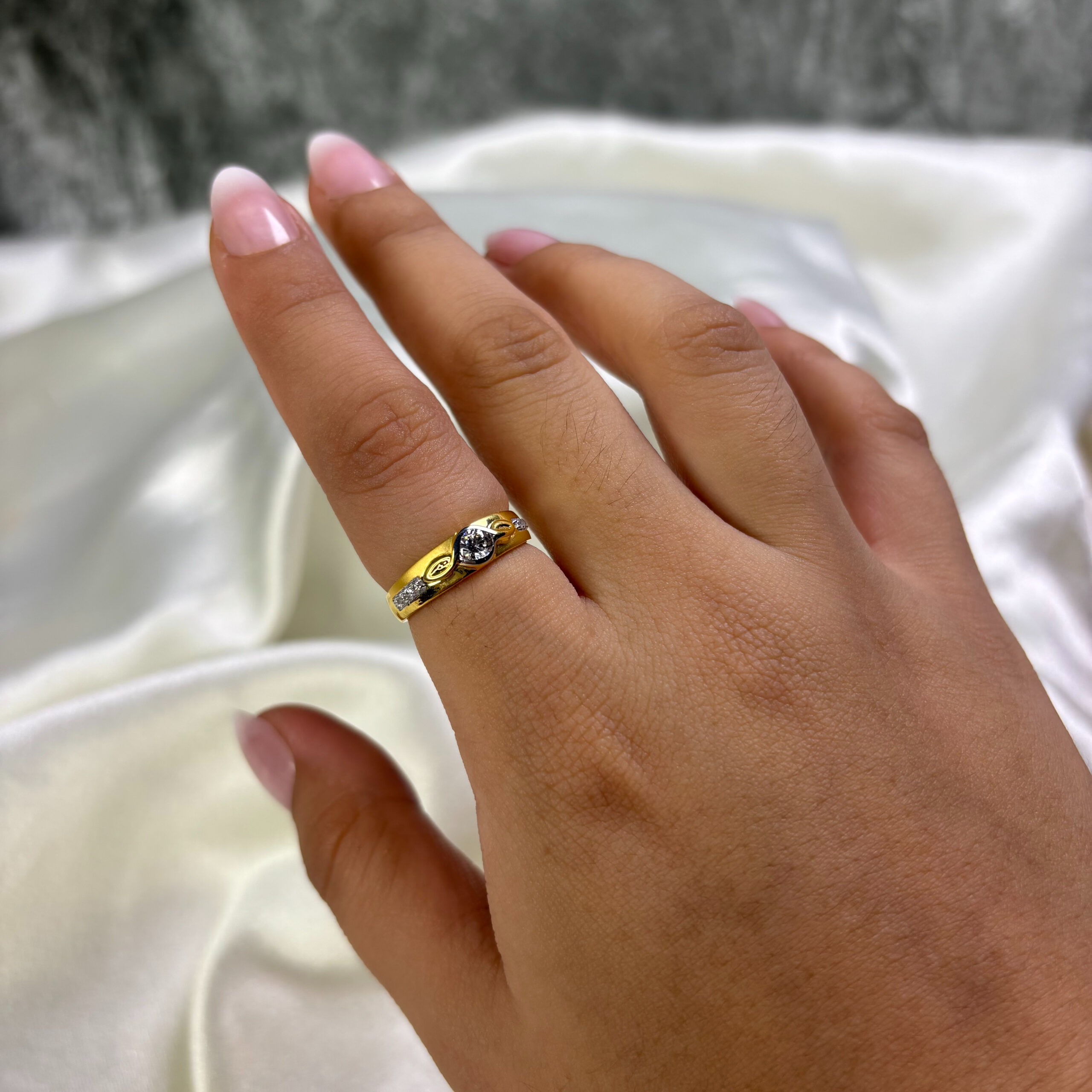 IMG_7019 LADIES RING ( 18KT GOLD) - Image 1