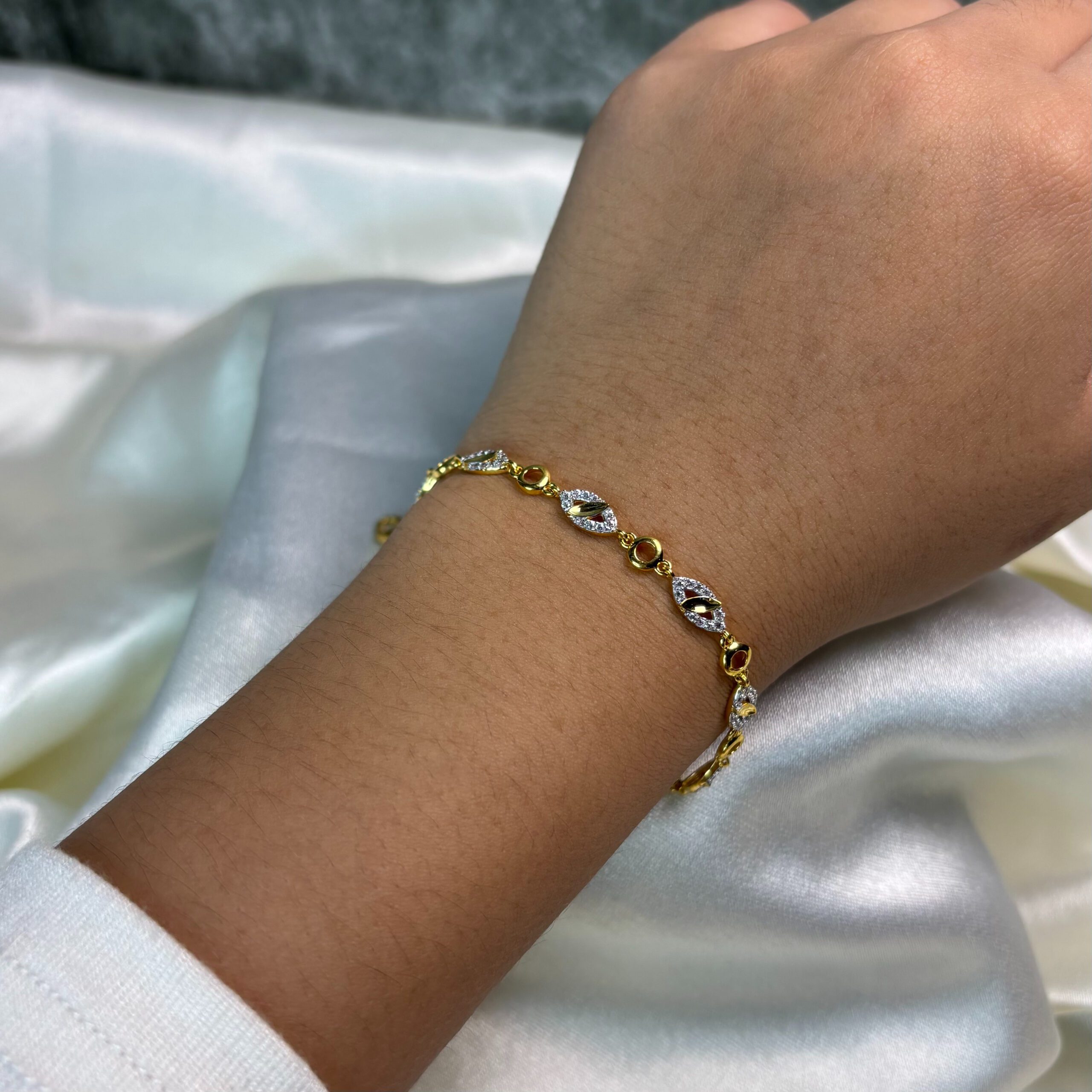 IMG_7448 LADIES BRACELET ( 22KT GOLD) - Image 1